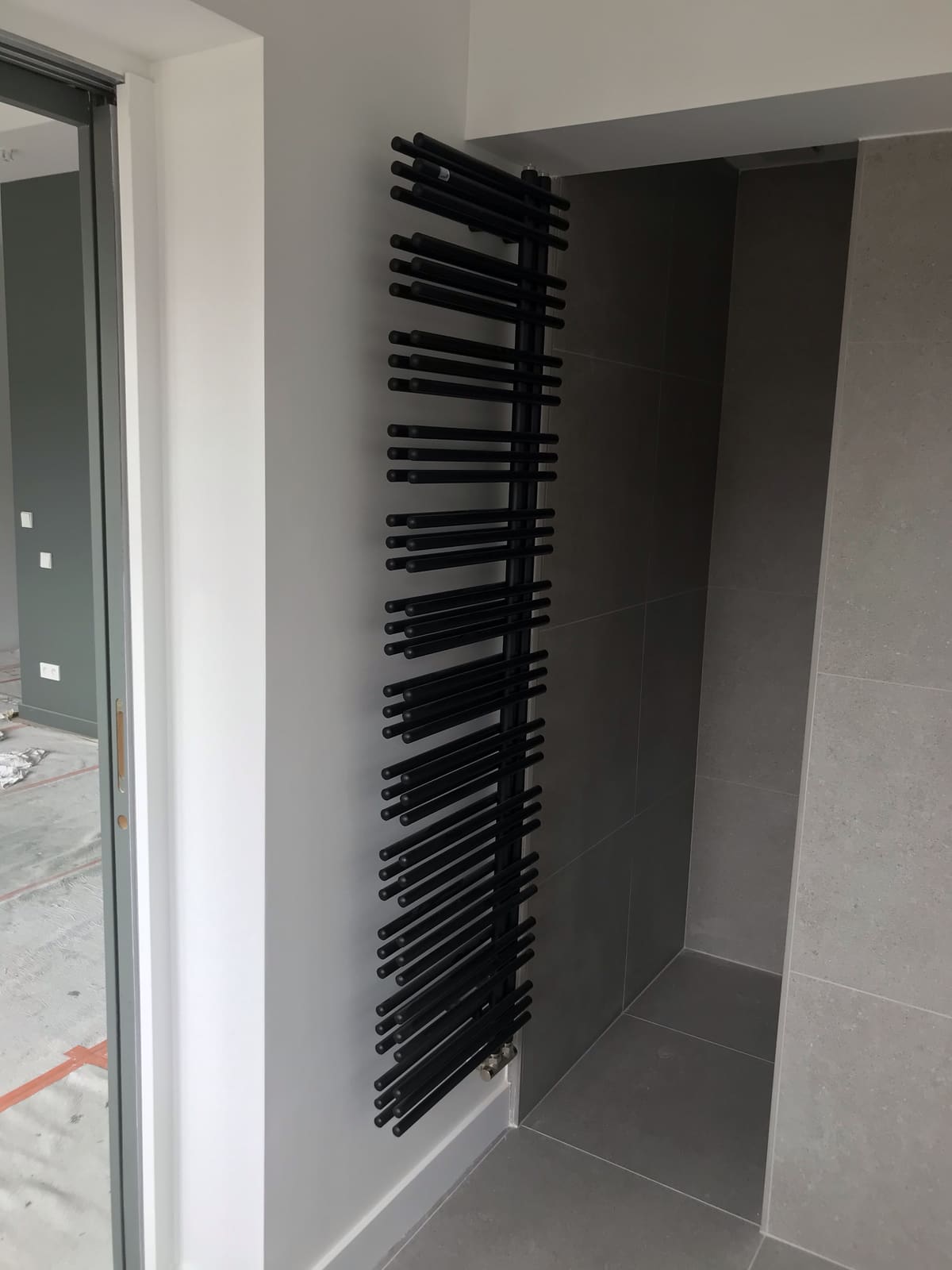 Radiateur électrique design noir mat