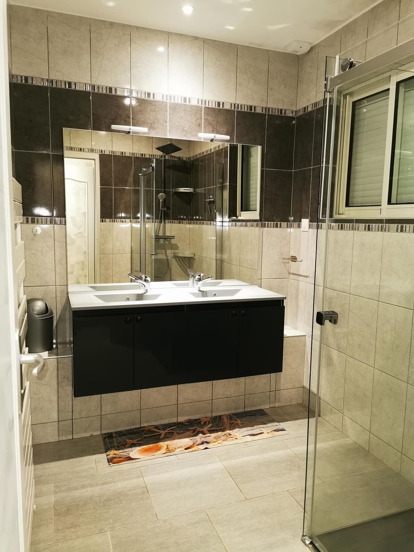 Grande salle de bain double vasque