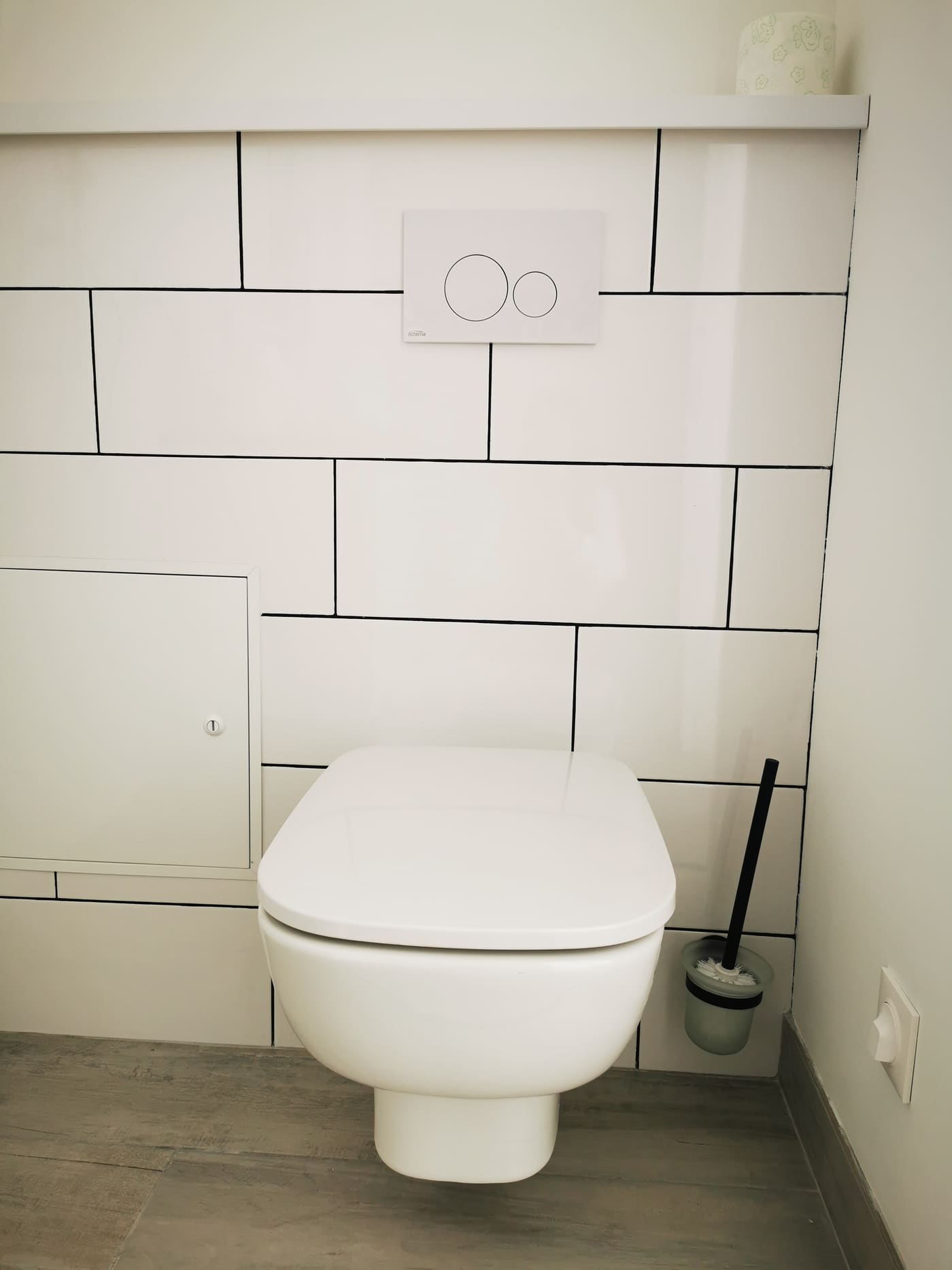 WC suspendu carrelage blanc